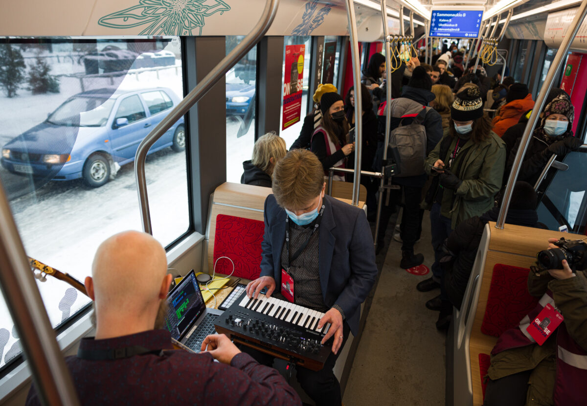 Pop-up-esitys taideratikassa