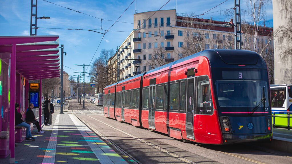 Tampereen Ratikka ja Pyynikintorin taidepysäkki