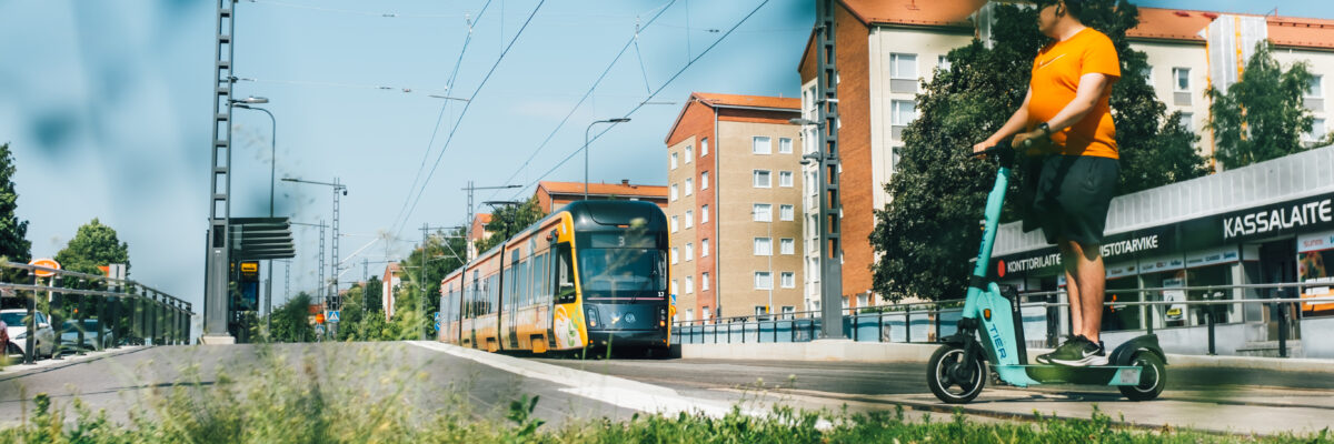 Tampereen Ratikka kesällä Kalevassa