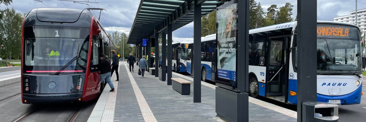 Tampereen Ratikka Kaupin kampuksen pysäkillä