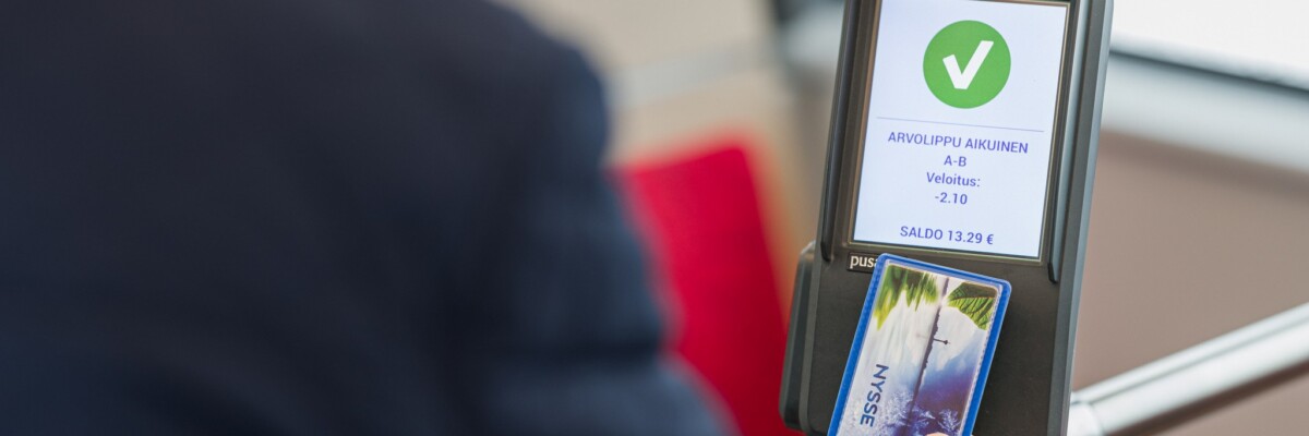 Lipunlukulaite Ratikassa