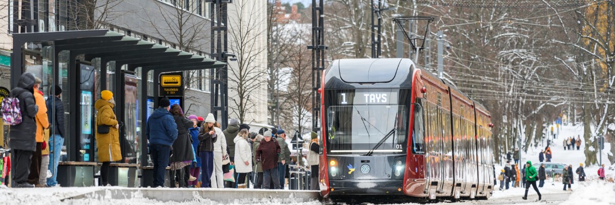 Tampereen Ratikka Tuulensuun pysäkillä.