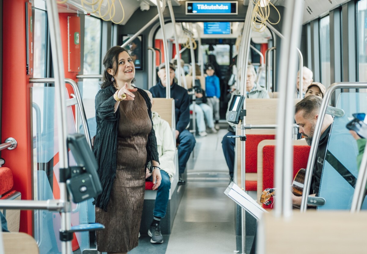 Hiedanrannan kesän pop-up-esitys taideratikassa 21.5.2025