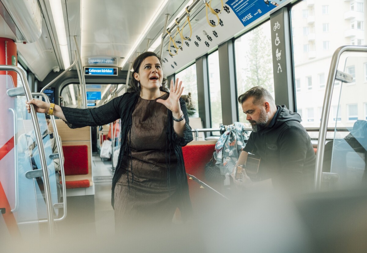 Hiedanrannan kesän pop-up-esitys taideratikassa 21.5.2025