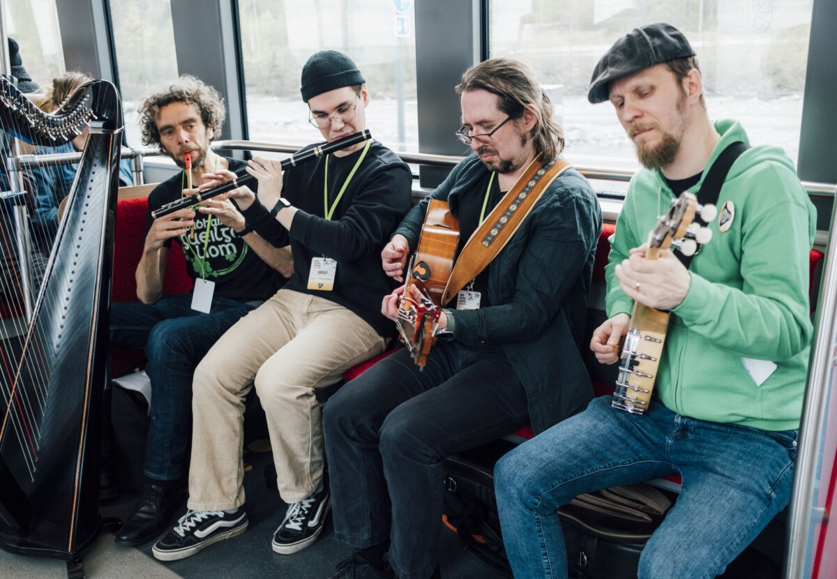 Irish Festivalin pop-up-esitys taideratikassa 15.5.2025