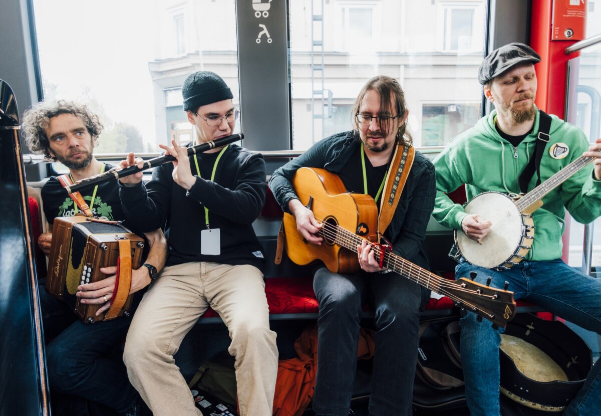 Irish Festivalin pop-up-esitys taideratikassa 15.5.2025