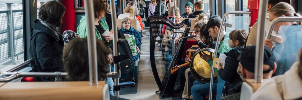 Irish Festivalin pop-up-esitys taideratikassa 15.5.2025