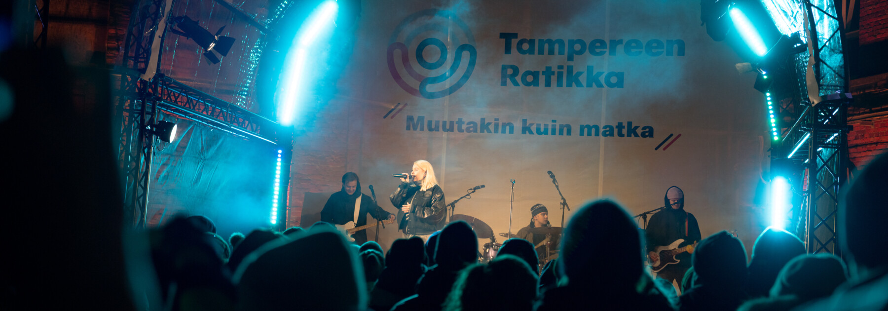 Bee Lentävänniemen Ratikkajuhlassa