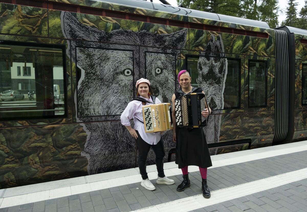 Finlayson Soi pop-up-esitys taideratikassa 11.6.2025.